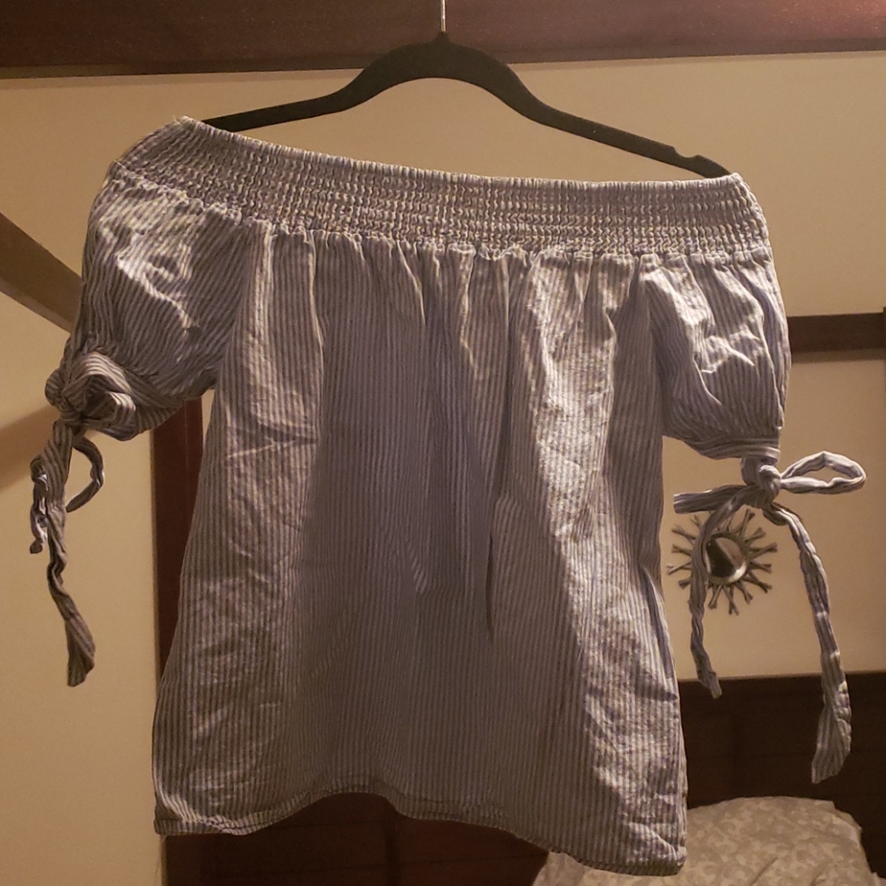 Let blue and white stripped top